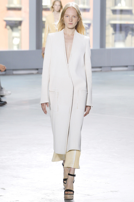 Look 18 of 33