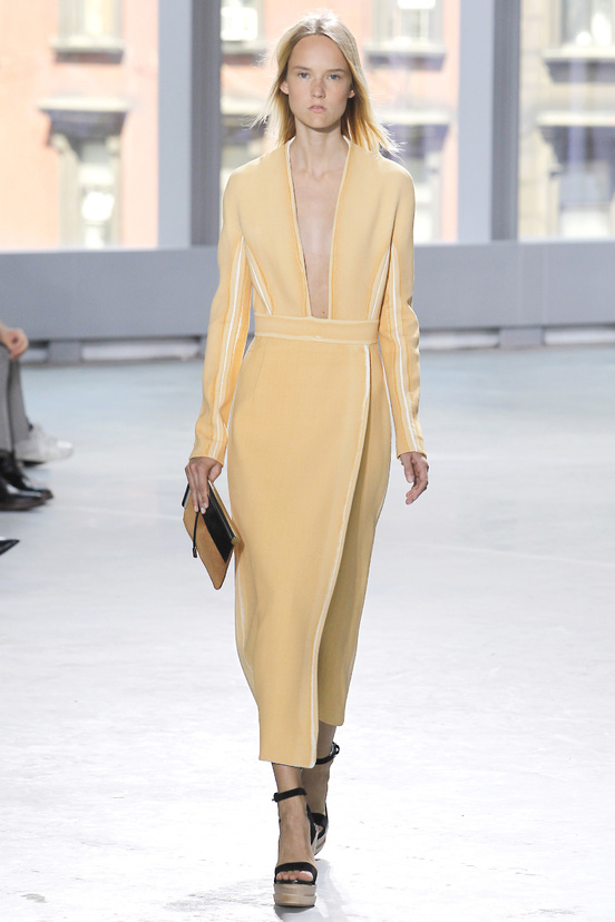 Look 19 of 33
