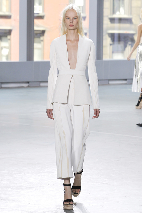 Look 20 of 33