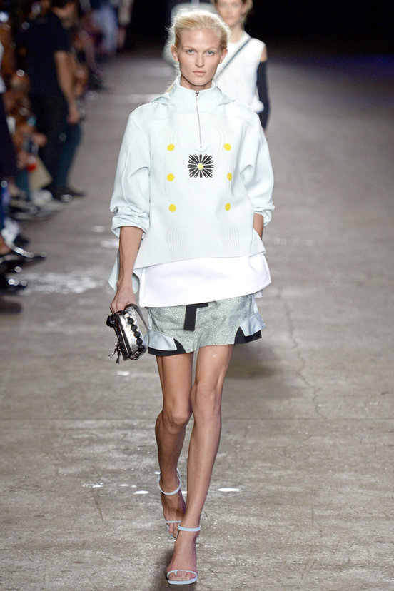Look 21 of 30