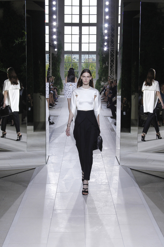 Look 21 of 39