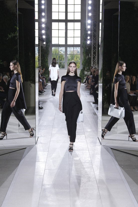 Look 22 of 39