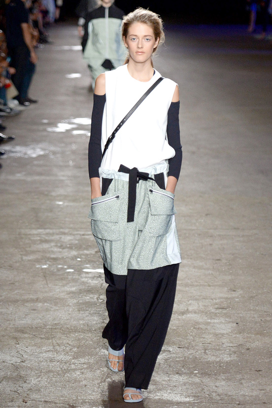 Look 22 of 30