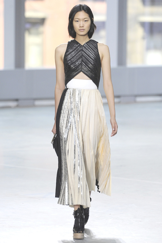 Look 23 of 33