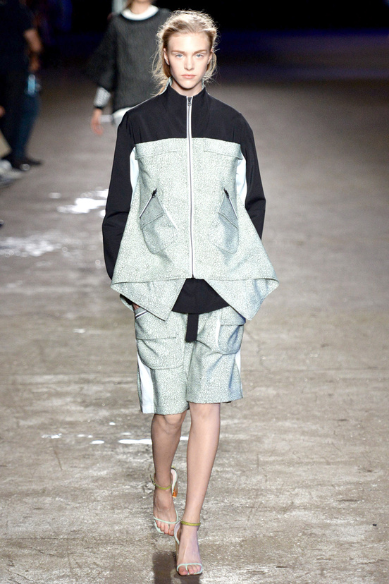 Look 23 of 30