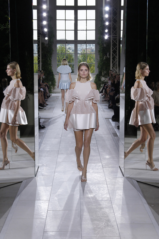 Look 24 of 39