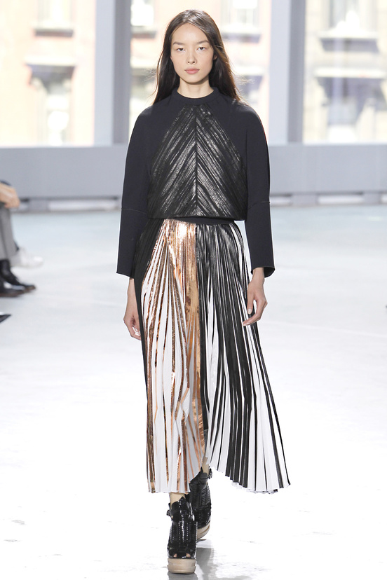 Look 24 of 33