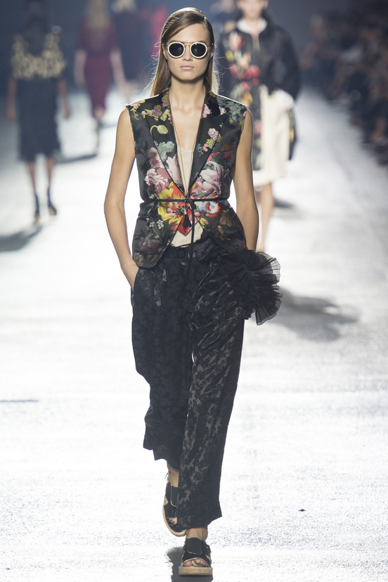 Look 25 of 50