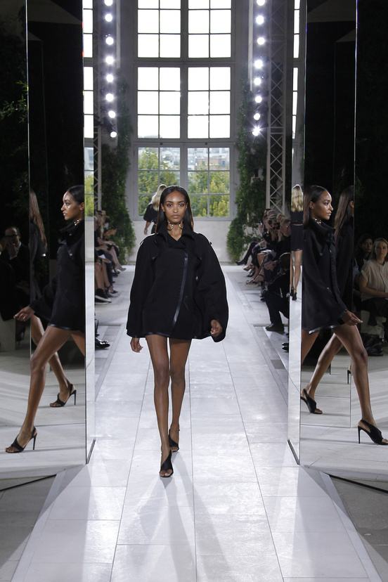 Look 27 of 39