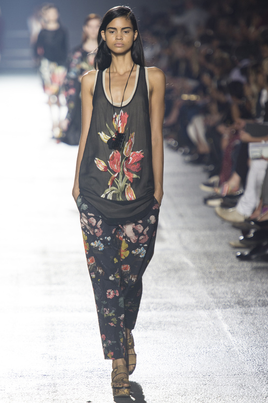 Look 27 of 50