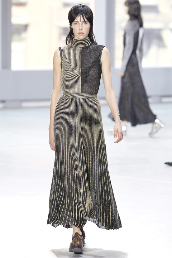 Look 27 of 33
