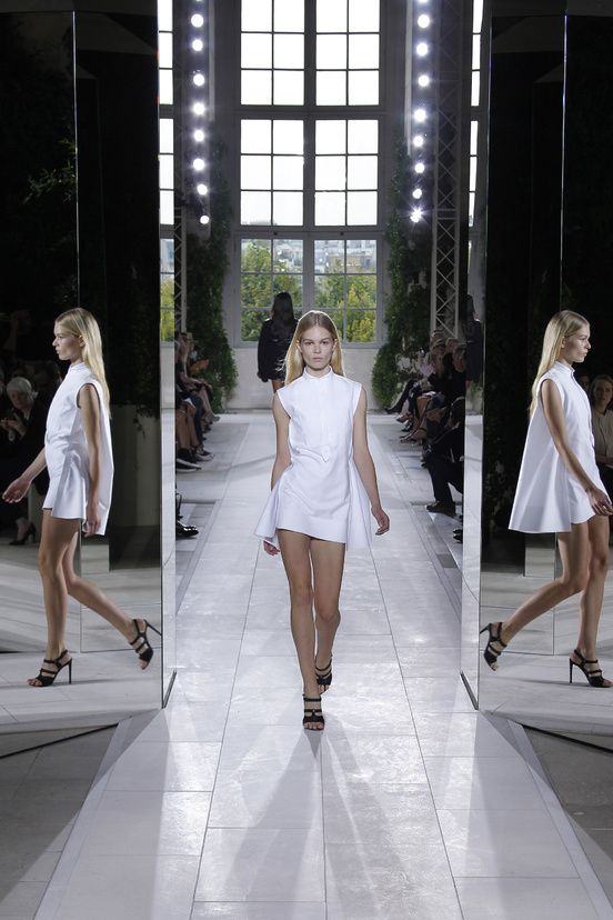 Look 28 of 39