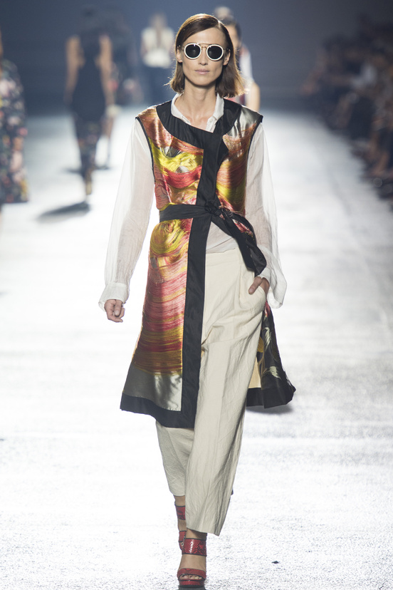 Look 30 of 50