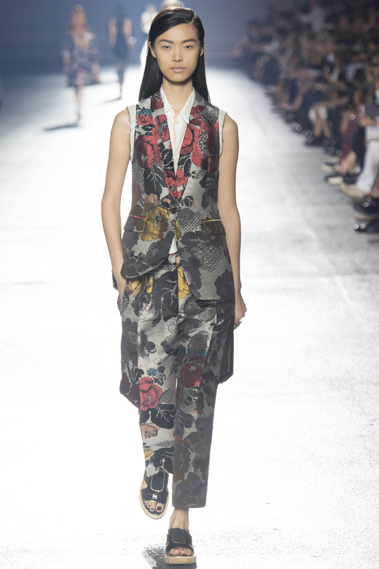Look 31 of 50