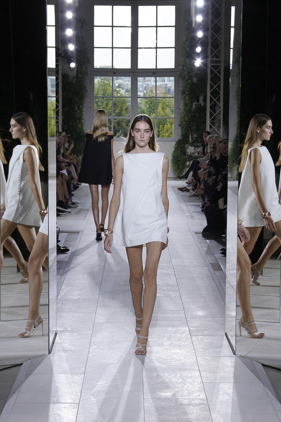 Look 33 of 39