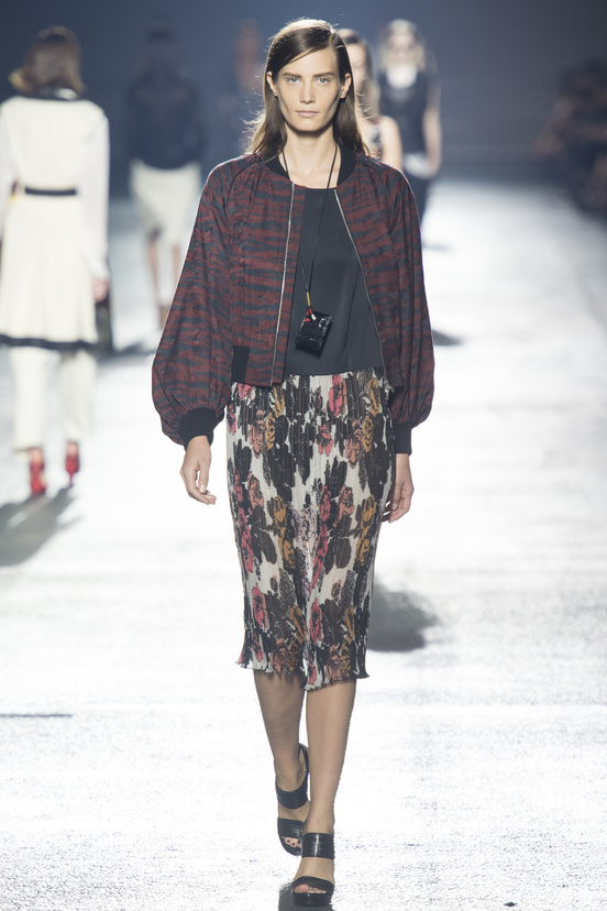 Look 33 of 50