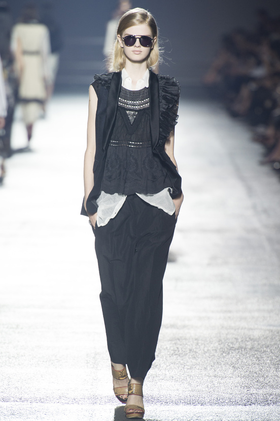 Look 35 of 50