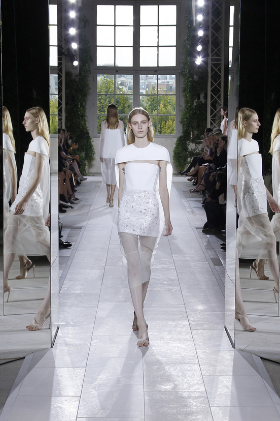 Look 37 of 39