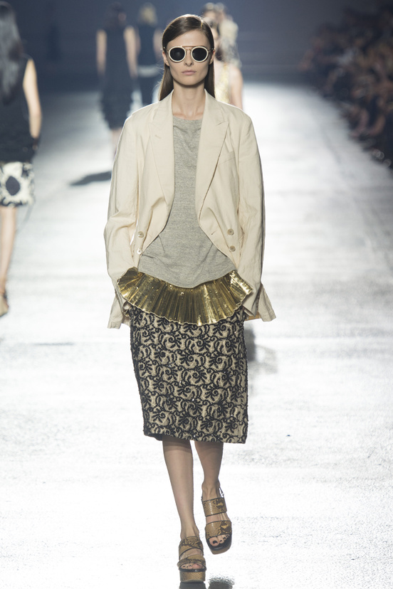 Look 39 of 50