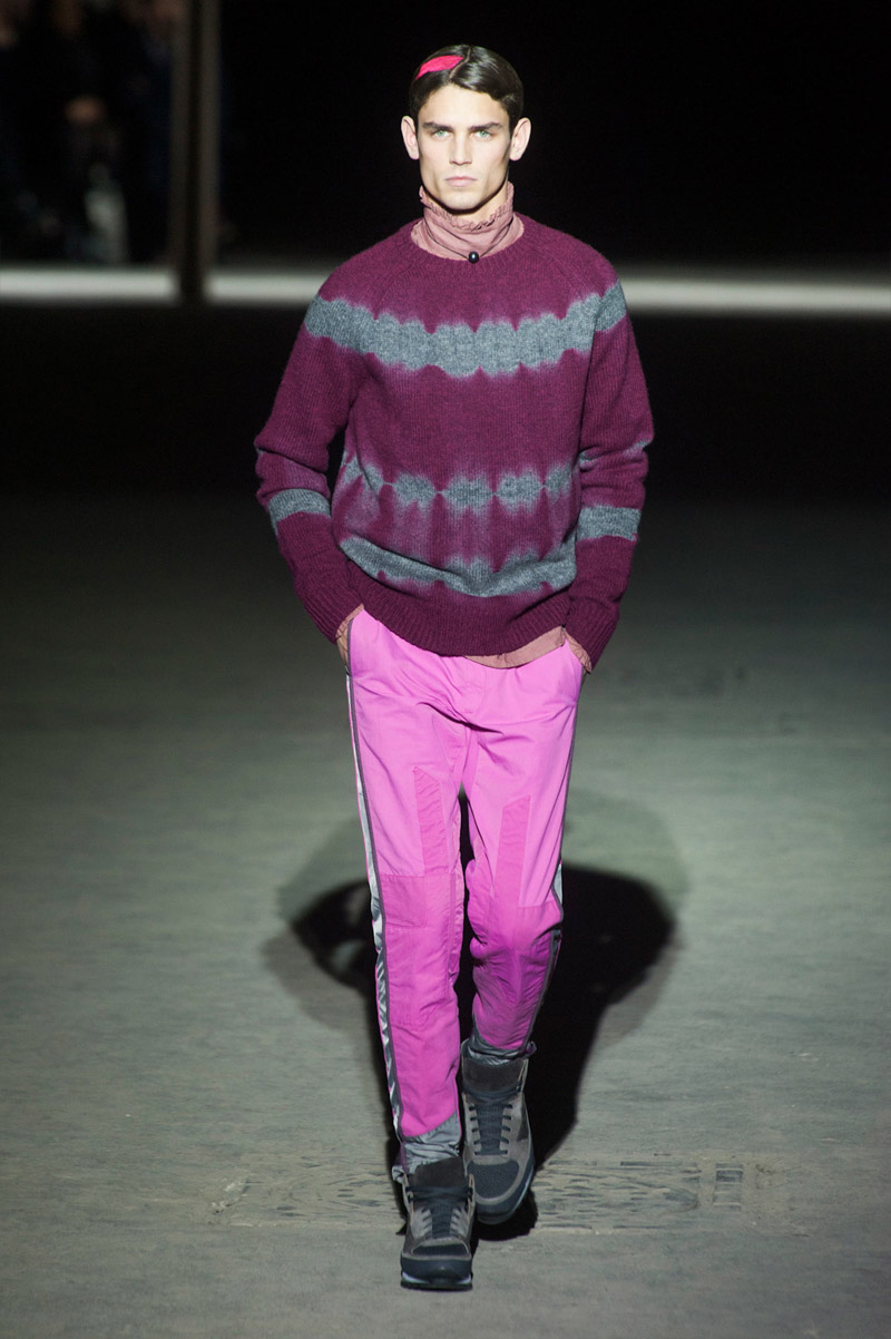 Look 10 of 44