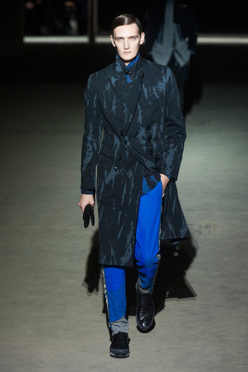 Look 14 of 44