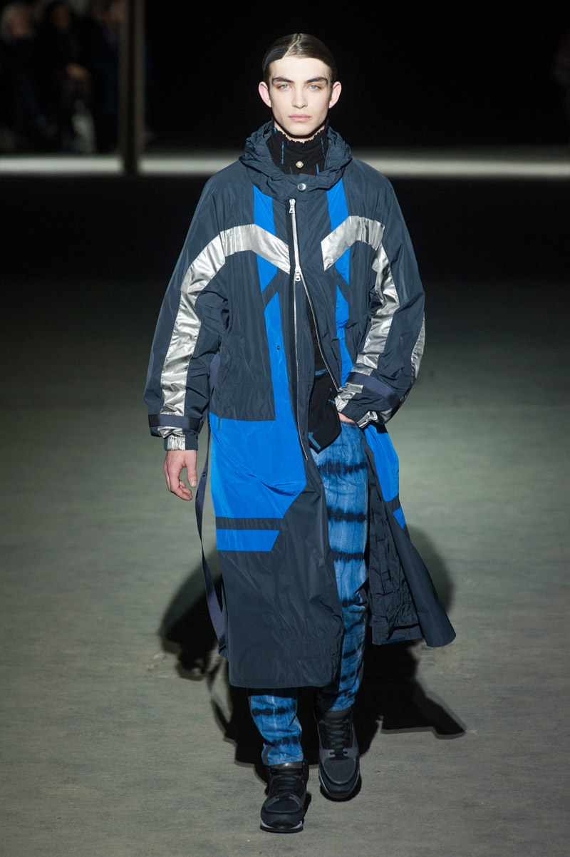 Look 16 of 44