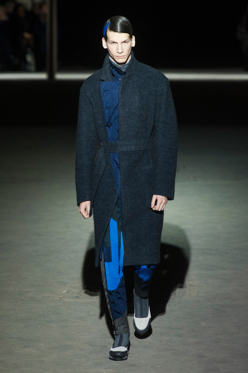 Look 17 of 44
