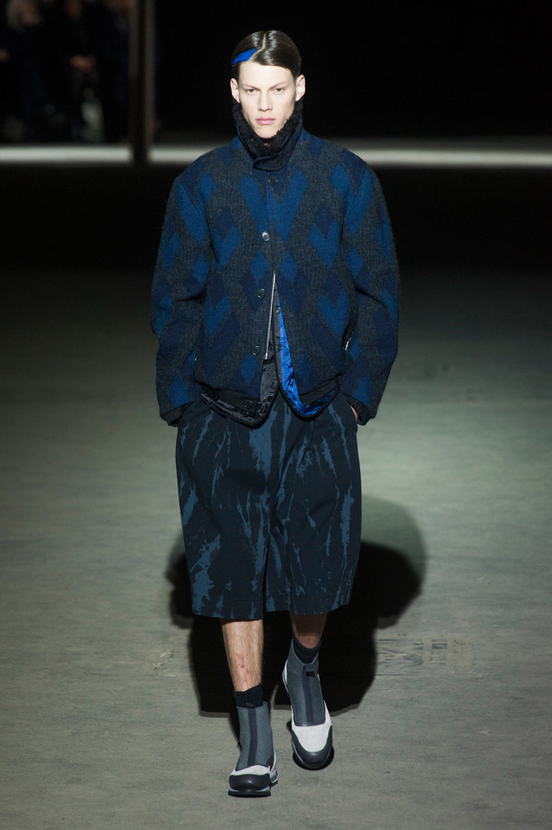 Look 19 of 44