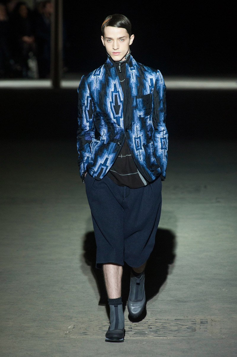 Look 20 of 44