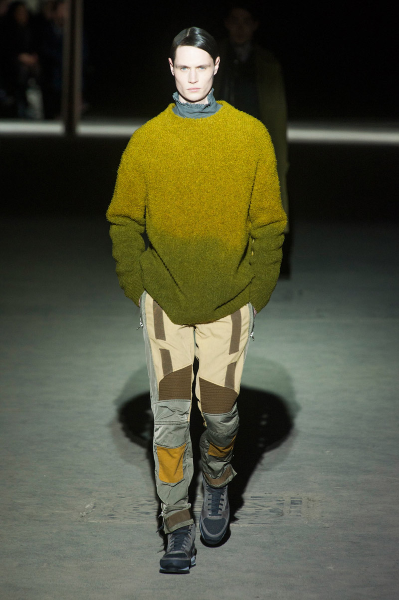 Look 29 of 44