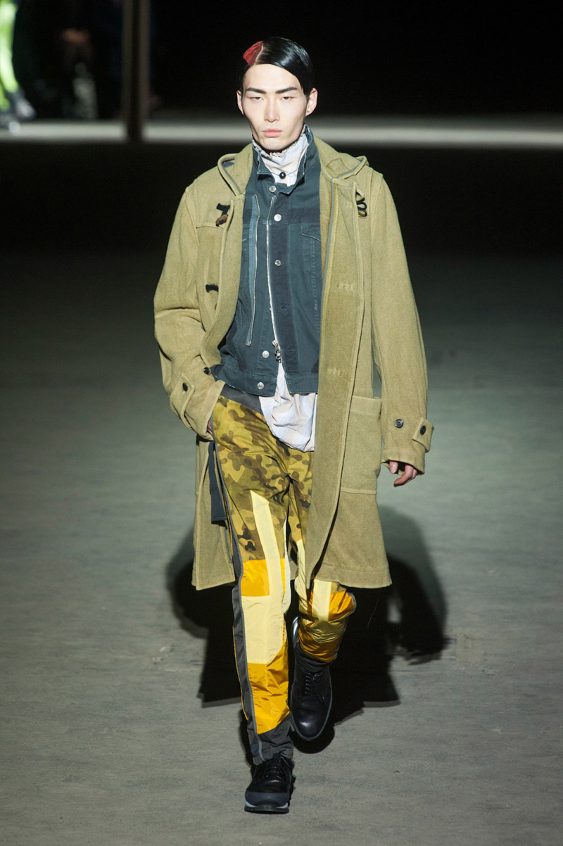 Look 30 of 44