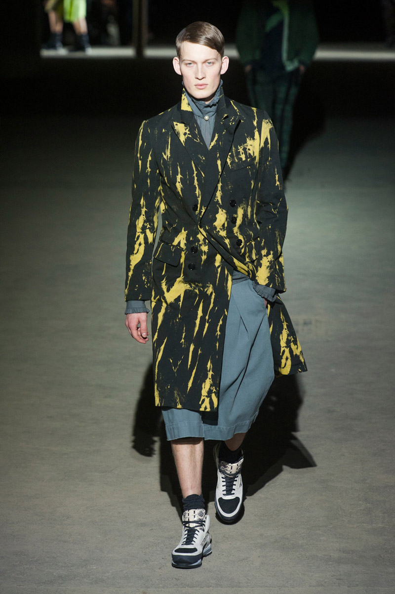 Look 33 of 44