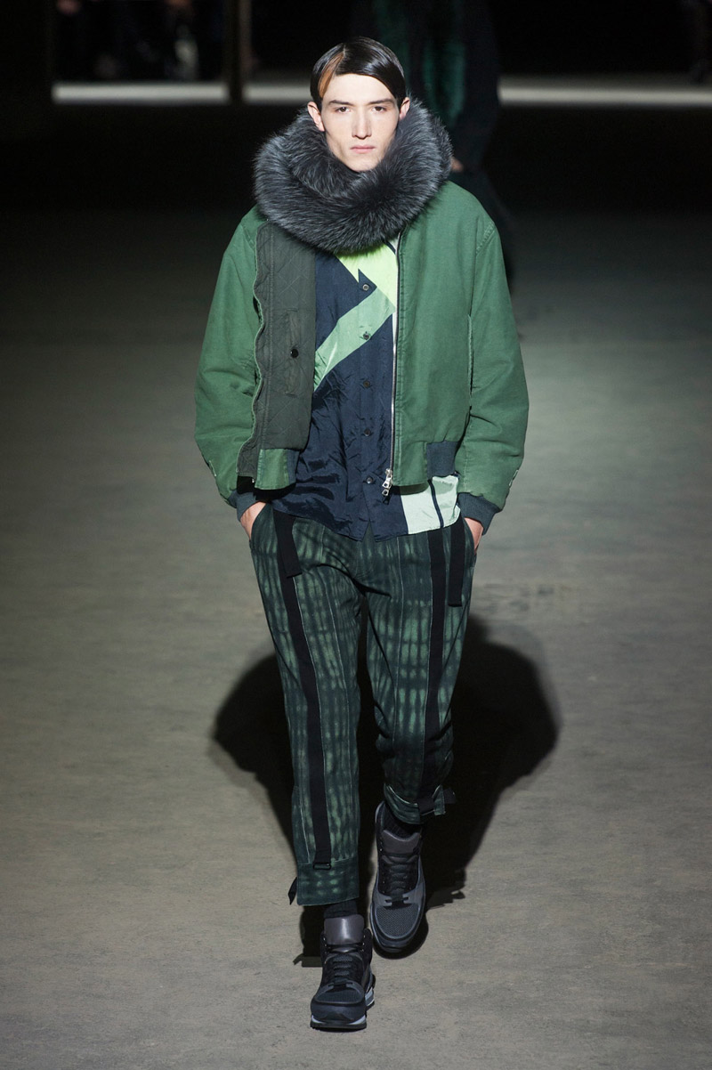 Look 34 of 44