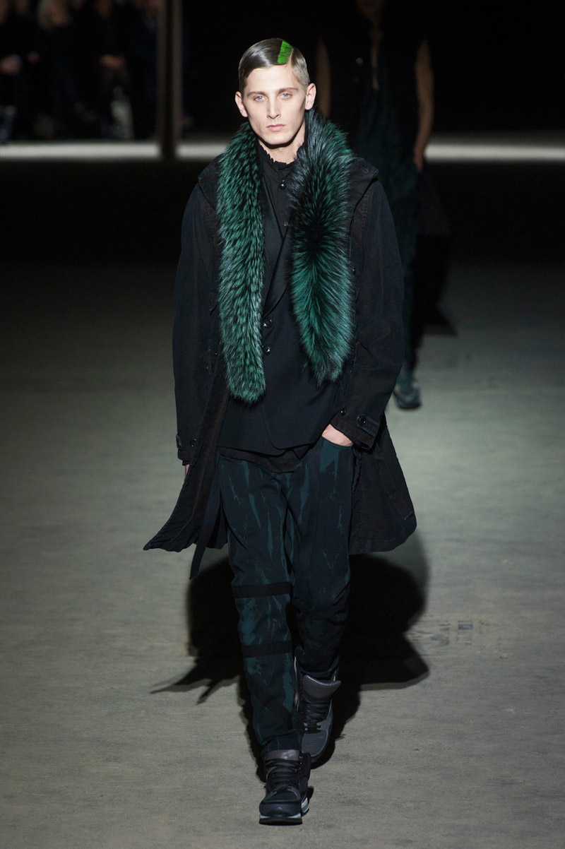 Look 35 of 44