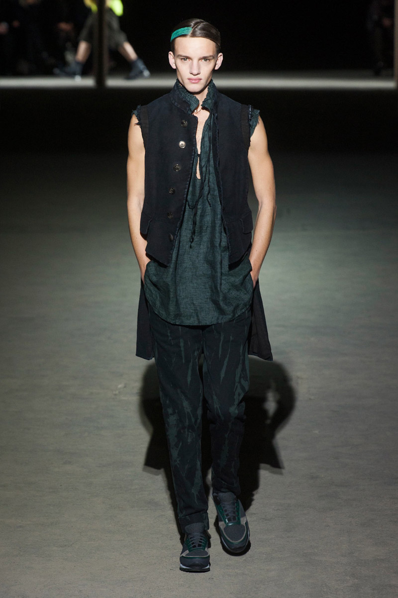 Look 36 of 44