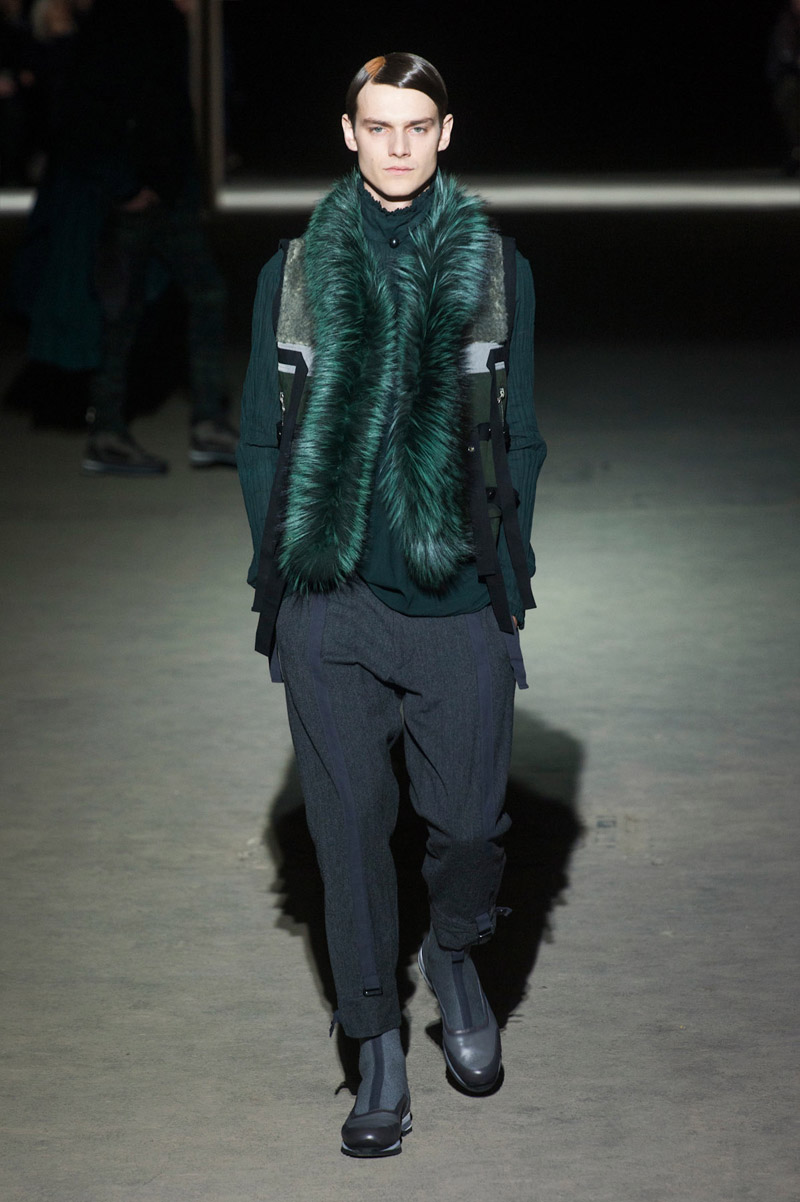 Look 37 of 44