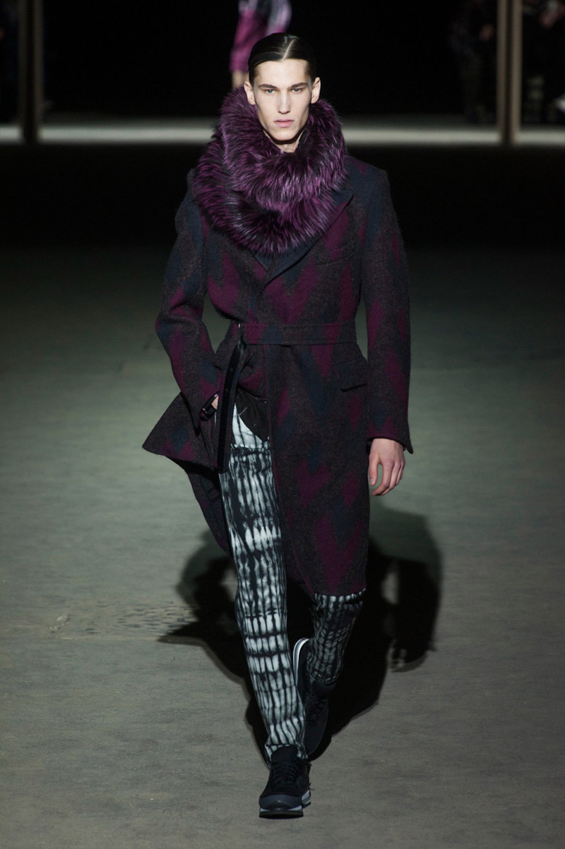 Look 7 of 44