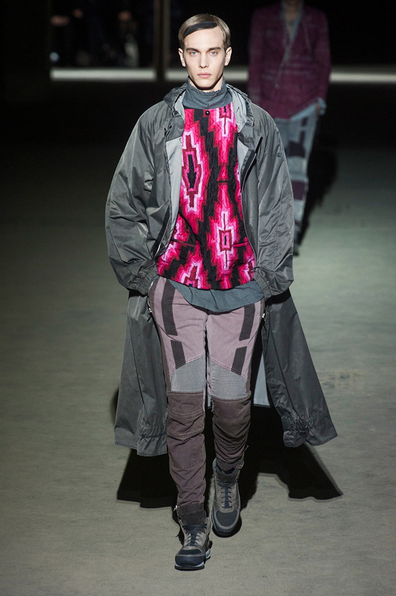 Look 8 of 44
