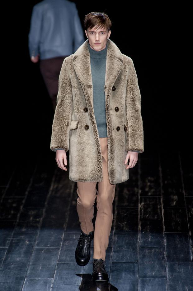 Look 14 of 40