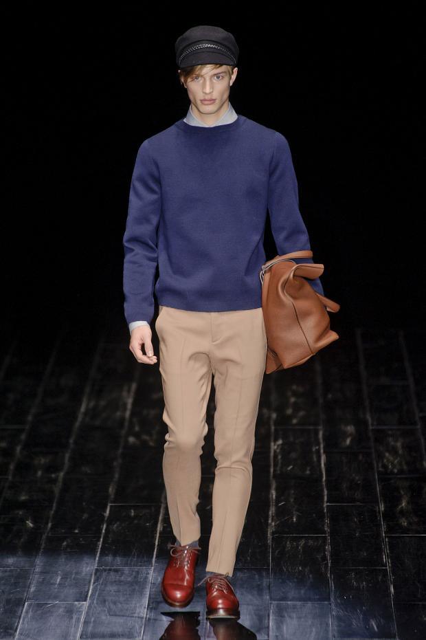 Look 16 of 40