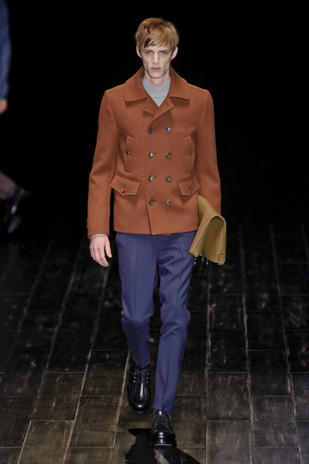 Look 17 of 40