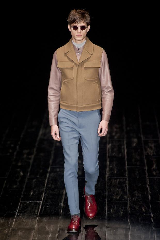 Look 19 of 40