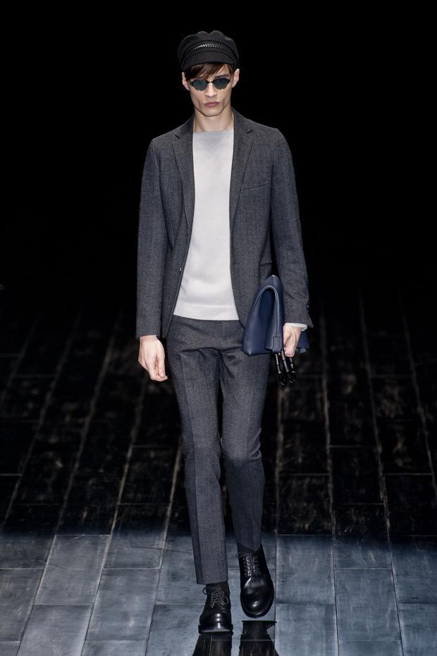 Look 23 of 40