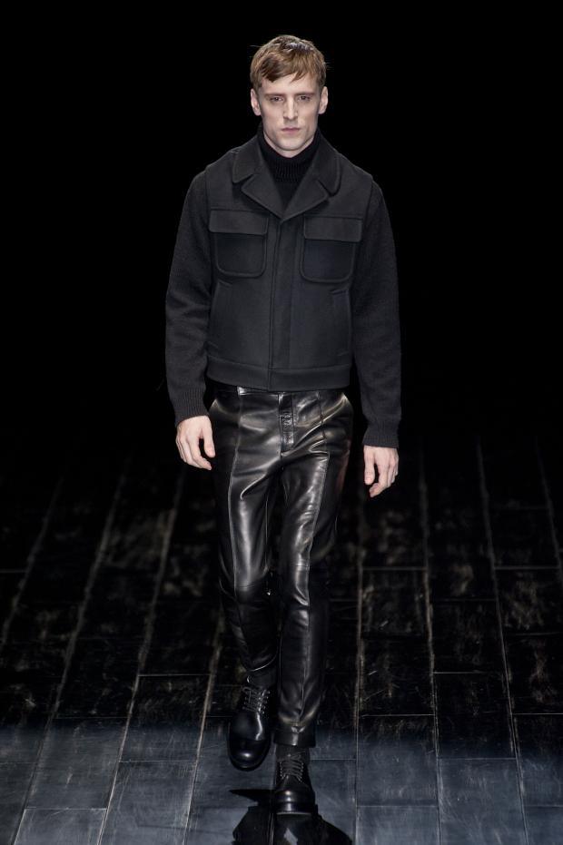 Look 32 of 40