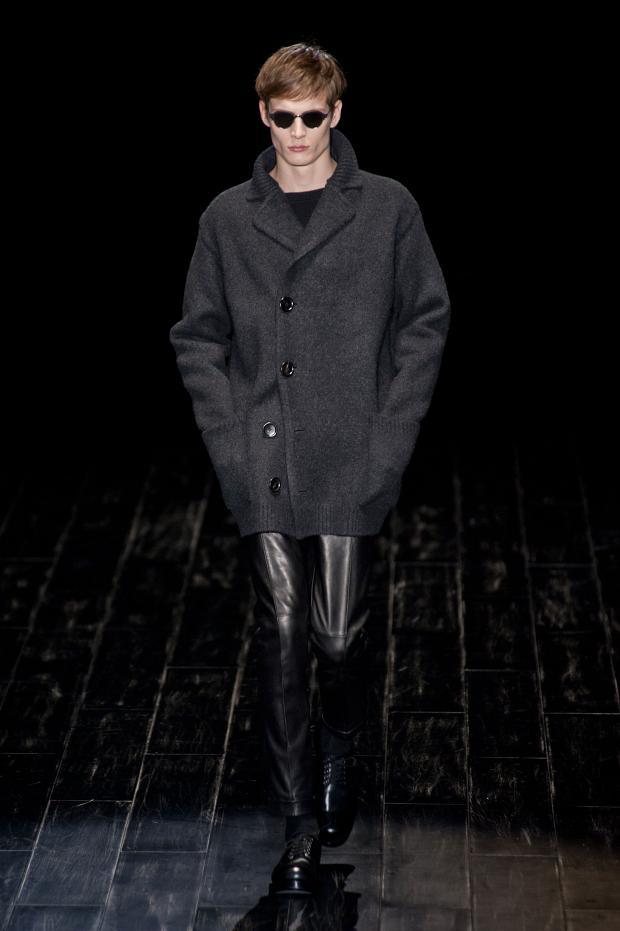 Look 33 of 40