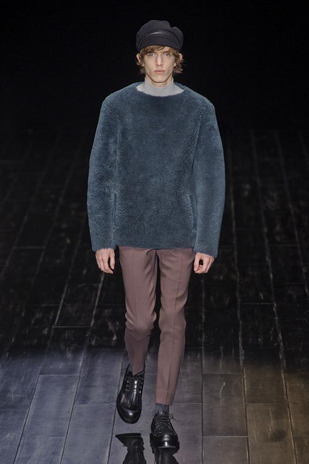 Look 4 of 40