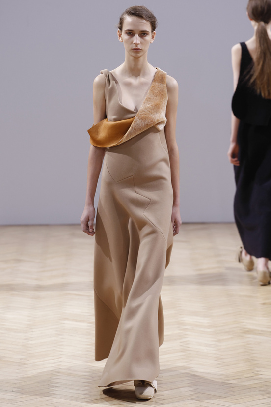 Look 9 of 33