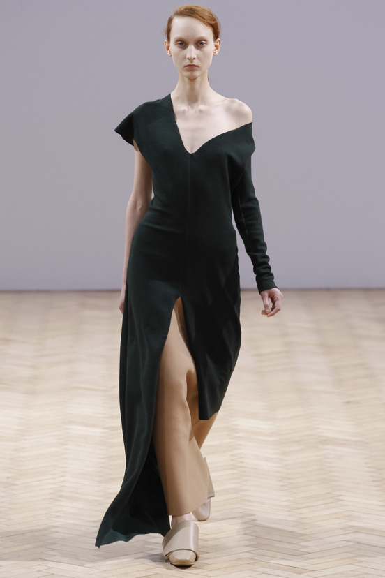 Look 11 of 33