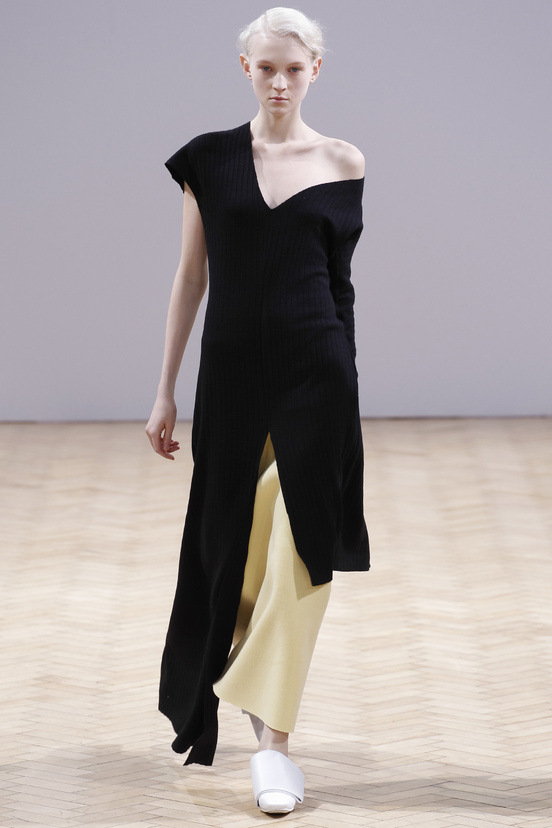 Look 12 of 33