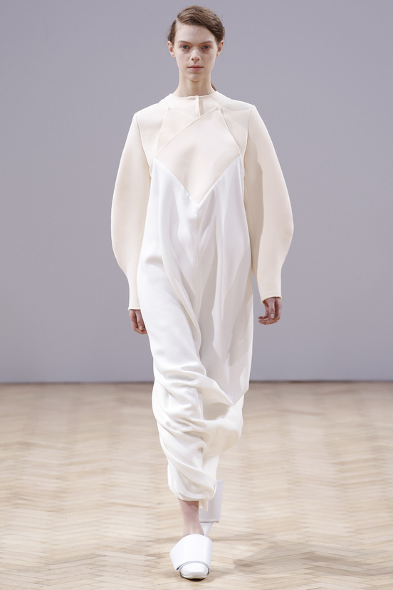 Look 14 of 33